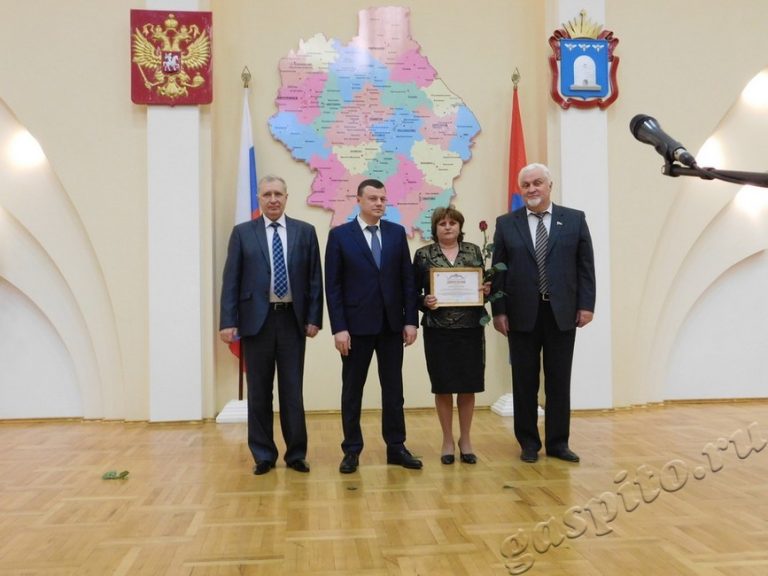 Подробнее о статье Среди 100 лучших работников культуры Тамбовской области 2015 года – заведующий отделом справочной работы ГАСПИТО Нина Павловна Акифьева