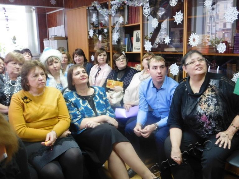 Подробнее о статье Благодарим старшего хранителя фондов В.Е.Иванова за предоставленную возможность ознакомления с его коллекцией новогодних елочных украшений