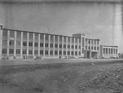 Подробнее о статье Здание средней школы № 30 (Ед.хр. 1970)