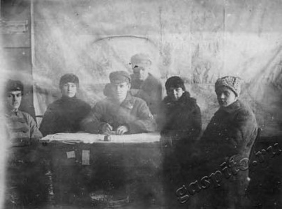 Подробнее о статье Сотрудники учетно-мобилизационного отделения ЧОН (Ед.хр. 2049)