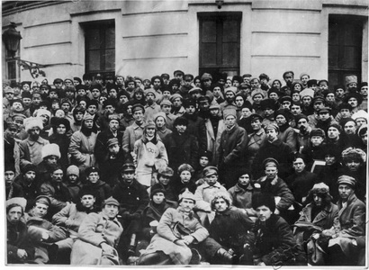 Подробнее о статье Делегаты Х съезда РКП(б), в центре – В.И.Ленин, К.Е.Ворошилов (Ед.хр. 2138)