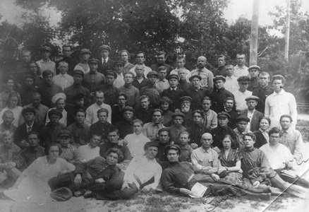 Подробнее о статье Слушатели первого выпуска губернских курсов секретарей волкомов (Ед.хр. 2148)