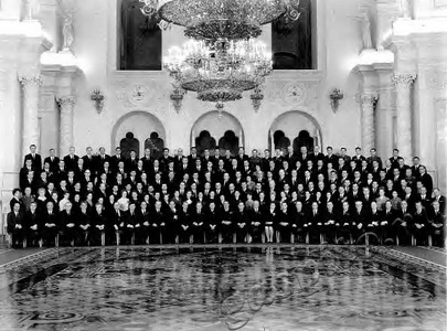 Подробнее о статье Делегаты XXIV съезда КПСС с руководителями партии и правительства (Ед.хр. 2180)