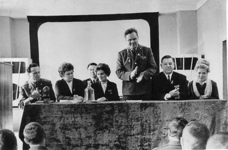 Подробнее о статье Посещение делегатами XXIV съезда КПСС танкового батальона дивизии имени Ф.Э.Дзержинского Московской области  (Ед.хр. 2181)