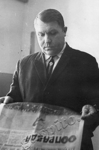 Подробнее о статье Начальник цеха № 5 Тамбовского машино-строительного завода Ф.Т.Колесников изучает материалы XXIV съезда КПСС (Ед.хр. 2184)