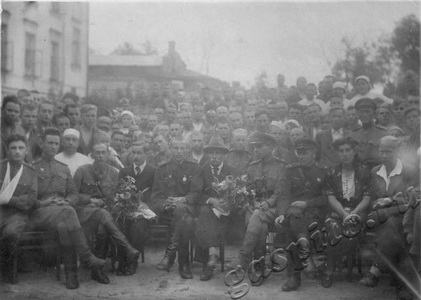 Подробнее о статье Встреча писателей А.С.Новикова-Прибоя, Перегудова с ранеными эвакогоспиталя № 5457 (Ед.хр. 2314)