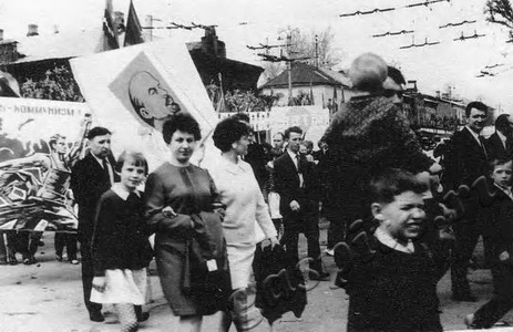 Подробнее о статье Демонстрация трудящихся г.Тамбова в честь Международного Дня солидарности трудящихся 1 Мая (Ед.хр. 2347)