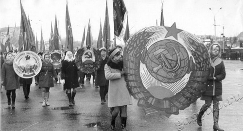 Подробнее о статье Демонстрация трудящихся г.Тамбова на площади им.В.И.Ленина, посвященная 53-ей годовщине Великой Октябрьской социалистической революции (Ед.хр. 2361)