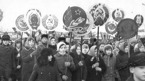 Подробнее о статье Демонстрация трудящихся г.Тамбова на площади им.В.И.Ленина, посвященная 53-ей годовщине Великой Октябрьской социалистической революции (Ед.хр. 2362)