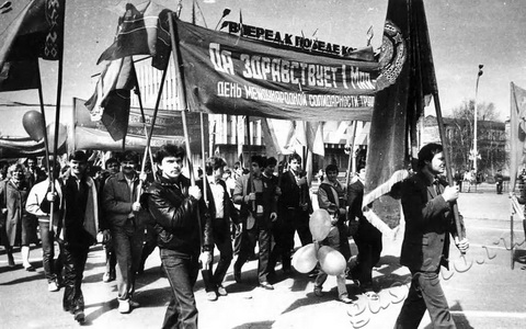 Подробнее о статье Демонстрация трудящихся г.Тамбова в честь Международного Дня солидарности трудящихся 1 Мая (Ед.хр. 2370)