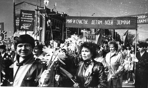 Подробнее о статье Демонстрация трудящихся г.Тамбова в честь Международного Дня солидарности трудящихся 1 Мая (Ед.хр. 2371)