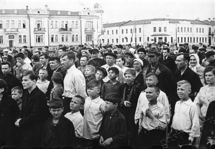 Подробнее о статье Митинг 22 июня 1941 года на площади Ленина г. Тамбова (Ед.хр. 2379)