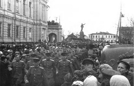 Подробнее о статье Празднование победы в Великой Отечественной войне на площади В.И.Ленина г.Тамбова (Ед.хр. 2382)