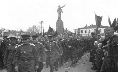 Подробнее о статье Празднование победы в Великой Отечественной войне на площади В.И.Ленина г.Тамбова (Ед.хр. 2383)