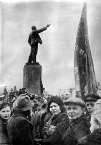 Подробнее о статье Празднование победы в Великой Отечественной войне на площади В.И.Ленина г.Тамбова (Ед.хр. 2384)