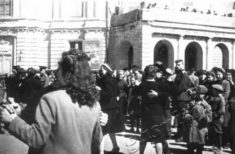 Подробнее о статье Празднование победы в Великой Отечественной войне на площади В.И.Ленина г.Тамбова (Ед.хр. 2389)