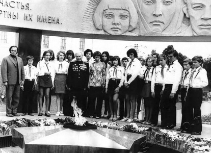 Подробнее о статье Пребывание партийной, профсоюзной и комсомольской делегаций из Венгерской Народной Республики (ВНР) в Тамбовской области (Ед.хр. 2435)