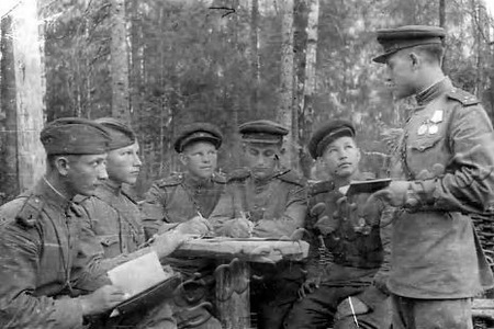 Подробнее о статье Заседание бюро ВЛКСМ Н-ского стрелкового полка  (Ед.хр. 2752)