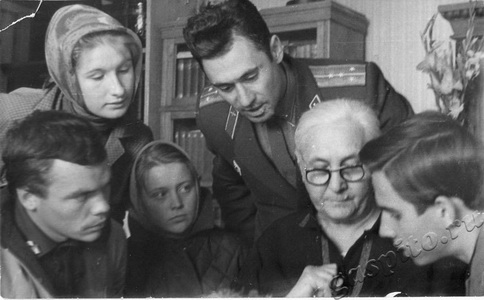 Подробнее о статье Тамбовская делегация слета в гостях у матери Героев Советского Союза Зои, Александра Космодемьянских Любови Тимофеевны Космодемьянской (Ед.хр. 2758)