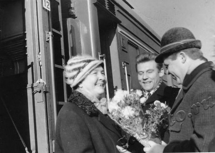 Подробнее о статье Встреча матери Героев Советского Союза Зои и Александра Космодемьянских на вокзале г.Тамбова (Ед.хр. 2803)