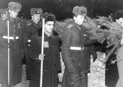 Подробнее о статье Встреча трех поколений, посвященная 34-ой годовщине освобождения г.Ленинграда, в парке культуры и отдыха (Ед.хр. 2810)