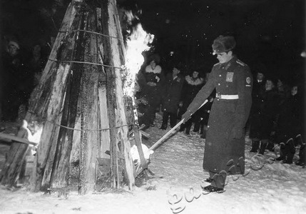 Подробнее о статье Встреча трех поколений, посвященная 34-ой годовщине освобождения г.Ленинграда, в парке культуры и отдыха (Ед.хр. 2812)