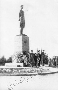 Подробнее о статье Почетный караул у памятника Зое Космодемьянской (Ед.хр. 2829)