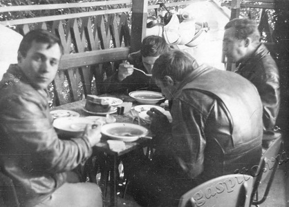 Подробнее о статье Участники мотокросса (Ед.хр. 2838)