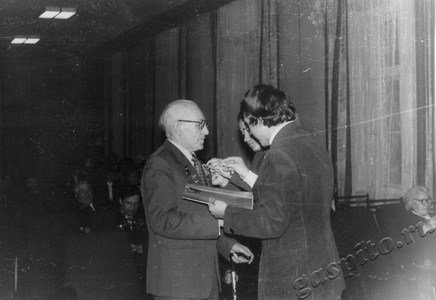 Подробнее о статье Вечер, посвященный 60-детию ВЛКСМ, проходивший в клубе творческих работников (Ед.хр. 2843)