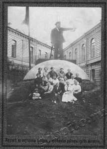 Подробнее о статье Участники кружка по изучению теории и практики работы среди женщин (Ед.хр. 2943)