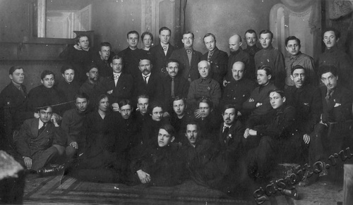 Подробнее о статье Слушатели курсов по переподготовке работников печати при Центральном бюро секции работников печати (Ед.хр. 3006)