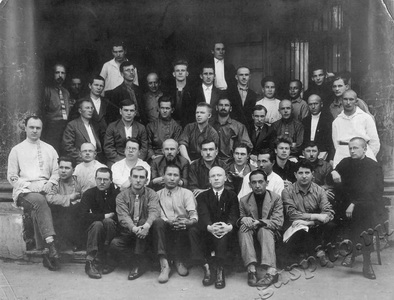 Подробнее о статье Слушатели курсов по переподготовке работников печати при Центральном бюро секции работников печати (Ед.хр. 3008)