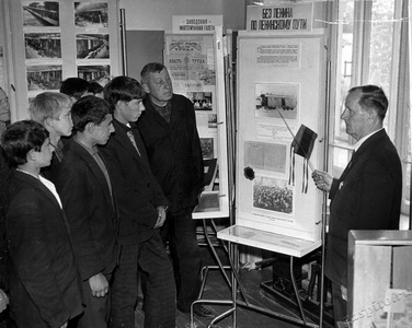 Подробнее о статье Учащиеся ГПТУ № 6, рабочие ТВРЗ на экскурсии в музее ордена Трудового Красного Знамени ТВРЗ (Ед.хр. 3130)