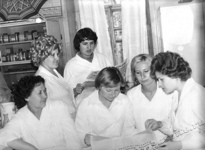 Подробнее о статье Работники лаборатории Тамбовского завода подшипников скольжения (Ед.хр. 3138)