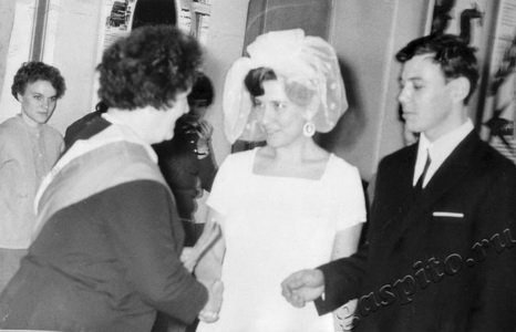 Подробнее о статье Торжественное бракосочетание секретаря комсомольской организации отдела главного технолога завода «Электроприбор» Галины Деменковой (Ед.хр. 3145)