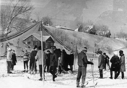 Подробнее о статье Участники лыжных соревнований завода «Электроприбор» (Ед.хр. 3147)