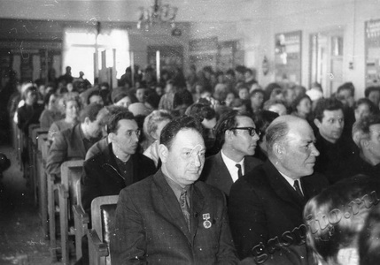 Подробнее о статье Торжественное собрание, посвященное вручению юбилейных медалей рабочим завода «Электроприбор» (Ед.хр. 3153)