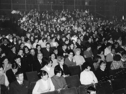 Подробнее о статье Торжественное собрание, посвященное вручению юбилейных медалей рабочим завода «Электроприбор» (Ед.хр. 3157)