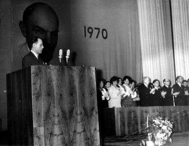 Подробнее о статье Торжественное собрание, посвященное вручению юбилейных медалей рабочим завода «Электроприбор» (Ед.хр. 3160)