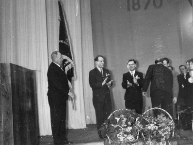 Подробнее о статье Торжественное собрание, посвященное вручению юбилейных медалей рабочим завода «Электроприбор» (Ед.хр. 3165)