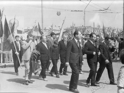 Подробнее о статье Трудящиеся завода «Электроприбор» на первомайской демонстрации (Ед.хр. 3171)