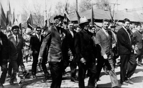 Подробнее о статье Трудящиеся завода «Электроприбор» на первомайской демонстрации (Ед.хр. 3174)