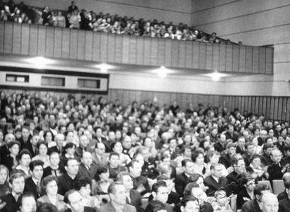 Подробнее о статье Торжественное собрание, посвященное вручению ордена «Знак Почета» Тамбовскому химкомбинату (Ед.хр. 3197)