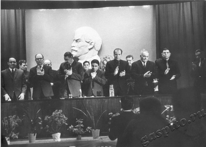 Подробнее о статье Торжественное собрание, посвященное вручению ордена «Знак Почета» Тамбовскому химкомбинату (Ед.хр. 3207)