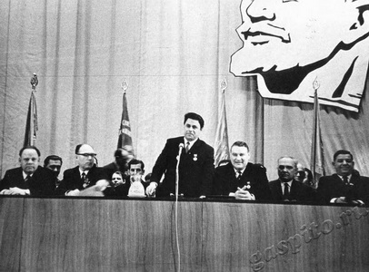 Подробнее о статье Торжественное собрание, посвященное вручению ордена «Знак Почета» Тамбовскому химкомбинату (Ед.хр. 3214)