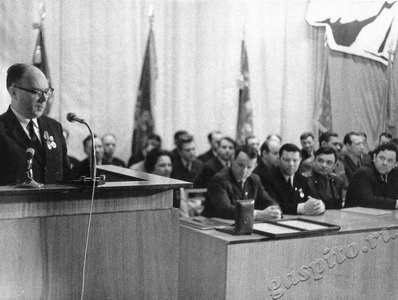 Подробнее о статье Торжественное собрание, посвященное вручению ордена «Знак Почета» Тамбовскому химкомбинату (Ед.хр. 3220)