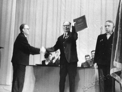 Подробнее о статье Торжественное собрание, посвященное вручению ордена «Знак Почета» Тамбовскому химкомбинату (Ед.хр. 3221)