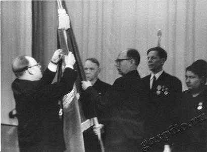 Подробнее о статье Торжественное собрание, посвященное вручению ордена «Знак Почета» Тамбовскому химкомбинату (Ед.хр. 3222)