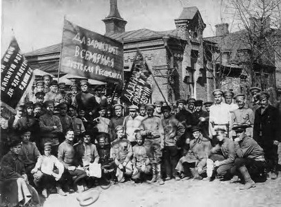 Подробнее о статье Рабочие 3-ей артмастерской – участники первомайской демонстрации (Ед.хр. 3237)