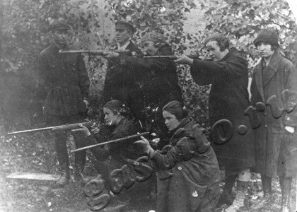 Подробнее о статье Женские стрелковые курсы от завода «Ревтруд» (Ед.хр. 3250)